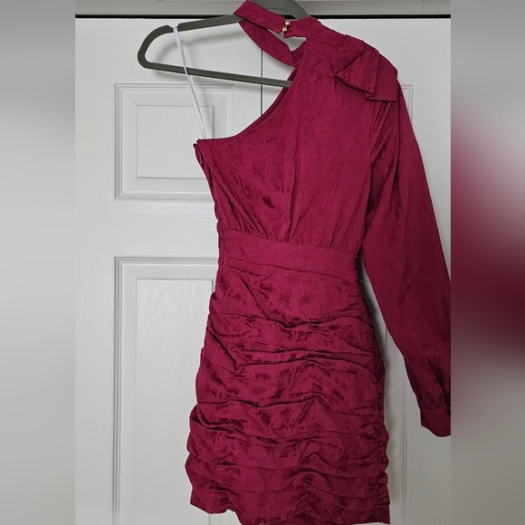 One shoulder Bebe dress nwt size 00 - Picture 3 of 4